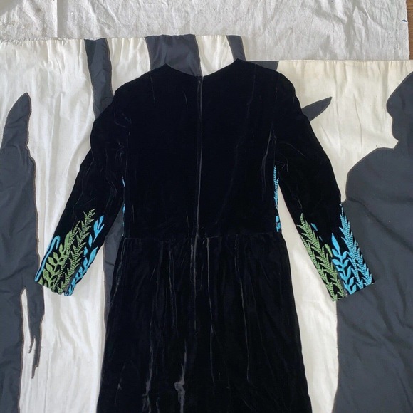 1960s Designer Silk Velvet Evening Gown w Elaborate Floral Embroidery Boho Glam - Picture 9 of 14